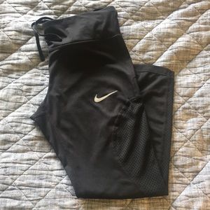 NIKE Dri-Fit Cropped Leggings — Black